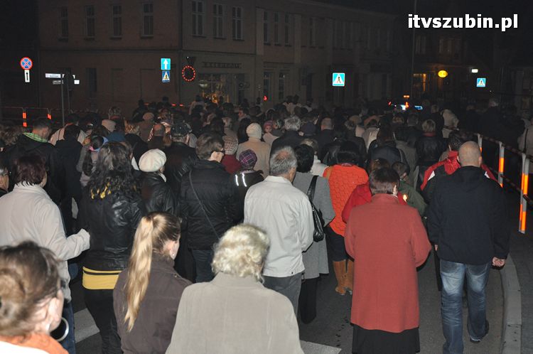 Procesja różańcowa ulicami miasta