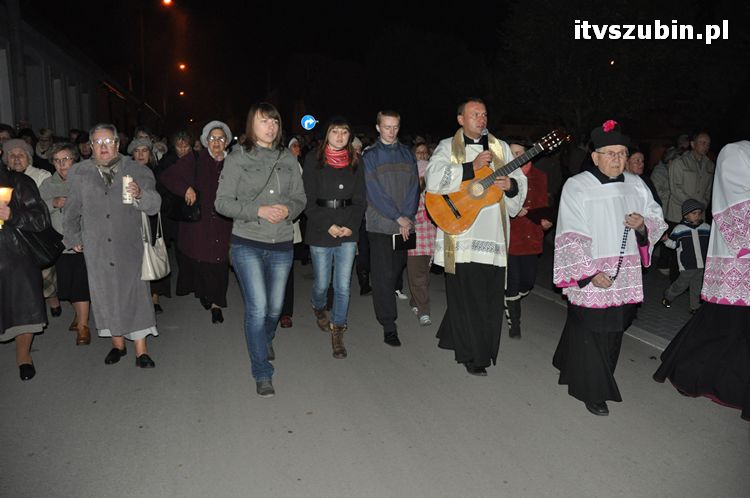 Procesja różańcowa ulicami miasta