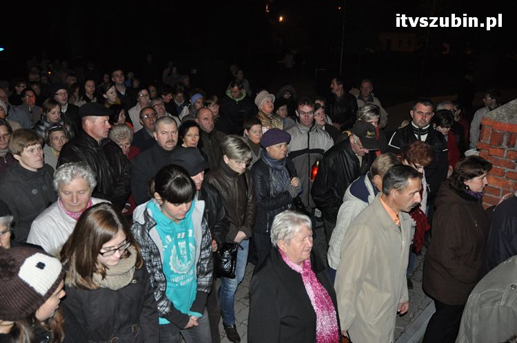 Procesja różańcowa ulicami miasta
