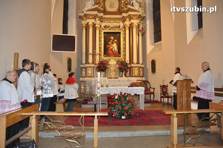 Procesja różańcowa ulicami miasta