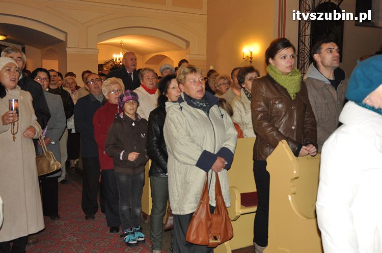 Procesja różańcowa ulicami miasta