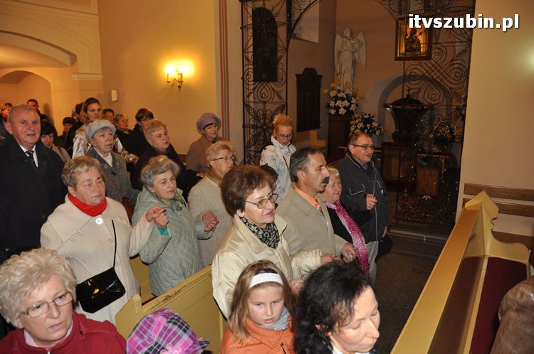 Procesja różańcowa ulicami miasta