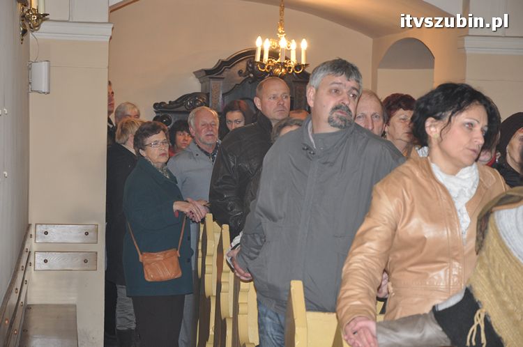 Procesja różańcowa ulicami miasta