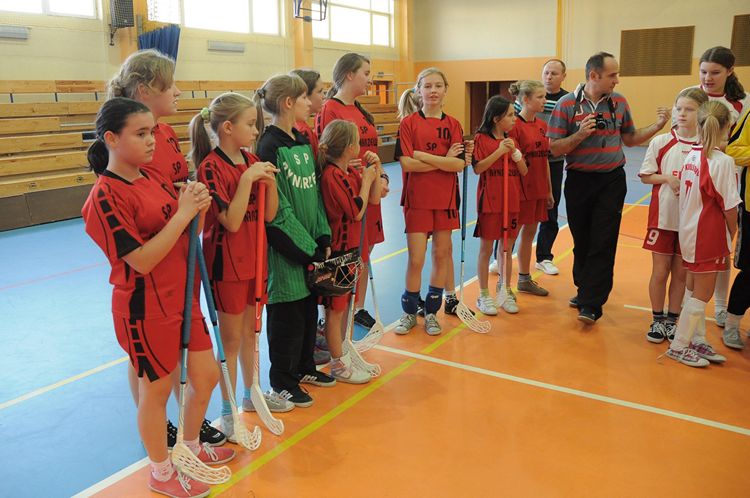 Ponownie dziewczęta z SP Królikowa najlepsze w powiecie w Unihokeju