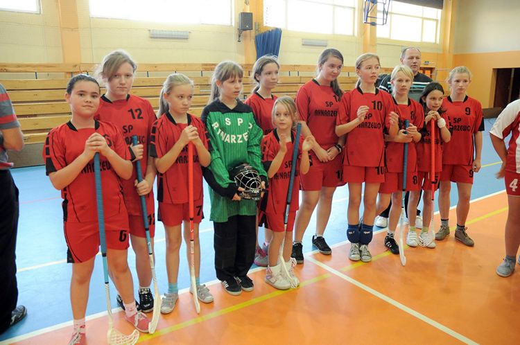 Ponownie dziewczęta z SP Królikowa najlepsze w powiecie w Unihokeju