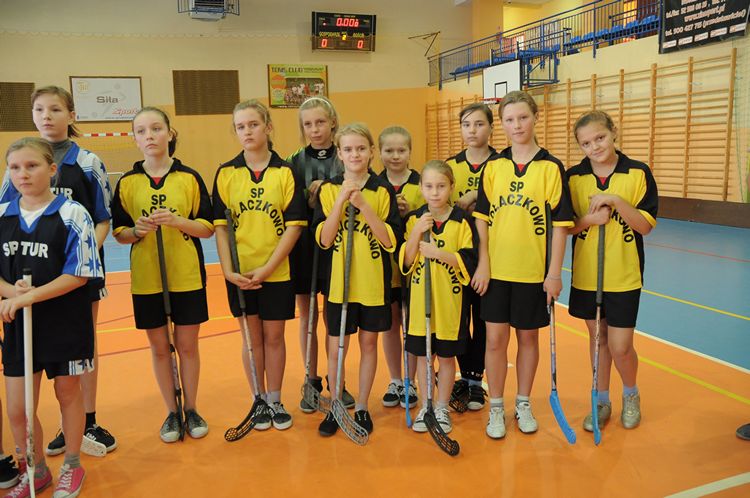 Ponownie dziewczęta z SP Królikowa najlepsze w powiecie w Unihokeju