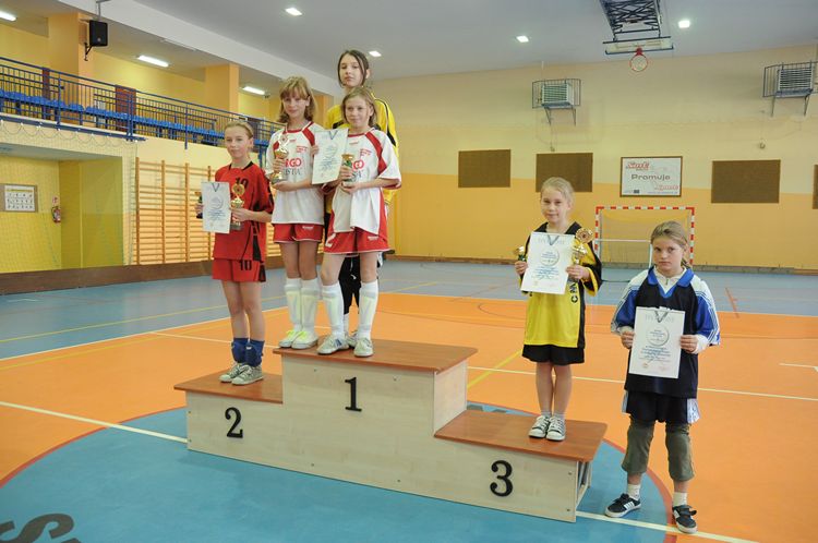Ponownie dziewczęta z SP Królikowa najlepsze w powiecie w Unihokeju