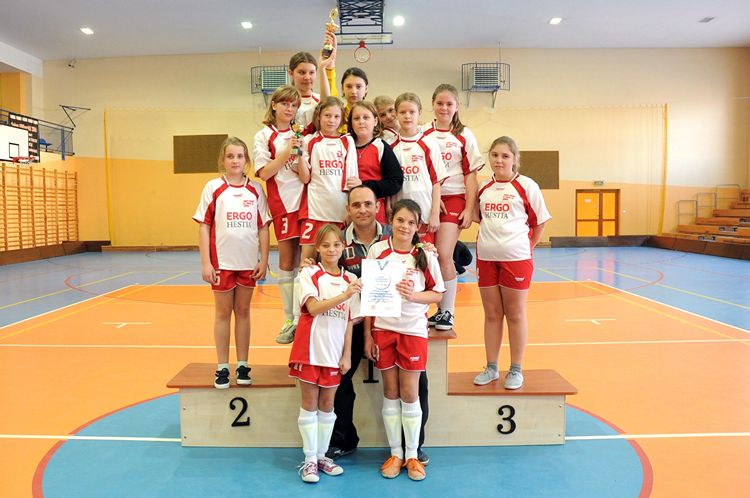 Ponownie dziewczęta z SP Królikowa najlepsze w powiecie w Unihokeju