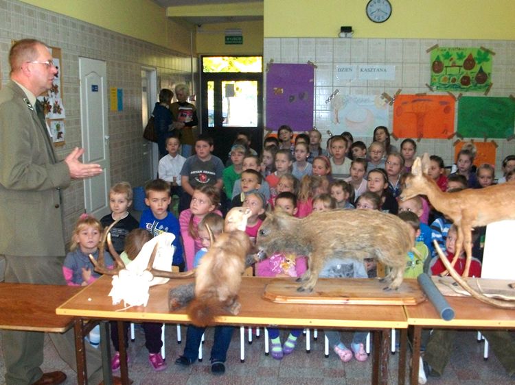 Spotkanie z leśnikiem w Zespole Szkół w Kowalewie