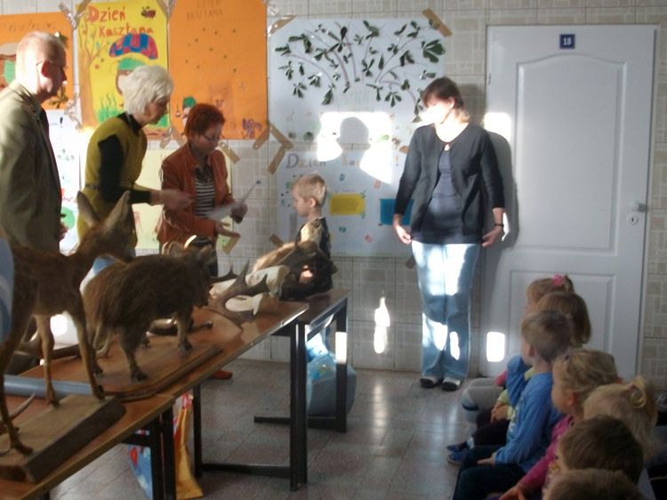 Spotkanie z leśnikiem w Zespole Szkół w Kowalewie
