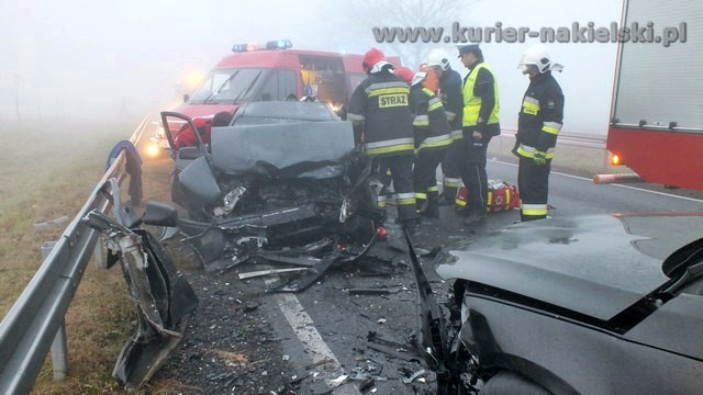 Wypadek drogowy na krajowej 10 w Minikowie. Trzy osoby poszkodowane