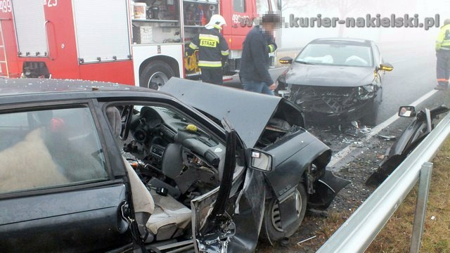 Wypadek drogowy na krajowej 10 w Minikowie. Trzy osoby poszkodowane