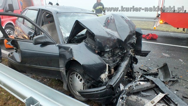 Wypadek drogowy na krajowej 10 w Minikowie. Trzy osoby poszkodowane