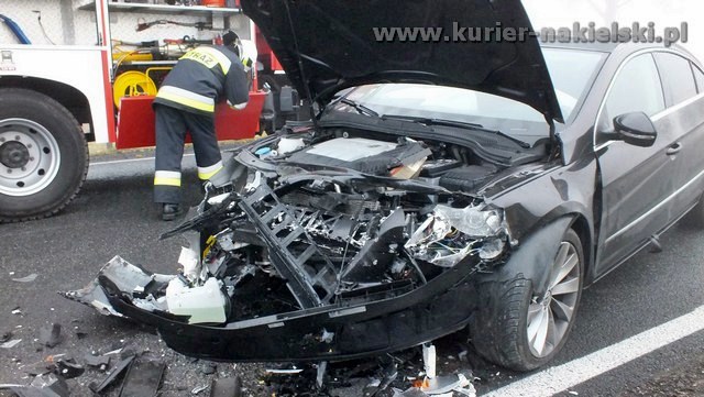 Wypadek drogowy na krajowej 10 w Minikowie. Trzy osoby poszkodowane