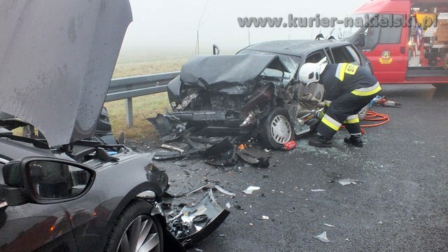 Wypadek drogowy na krajowej 10 w Minikowie. Trzy osoby poszkodowane