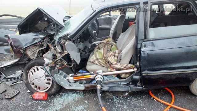 Wypadek drogowy na krajowej 10 w Minikowie. Trzy osoby poszkodowane