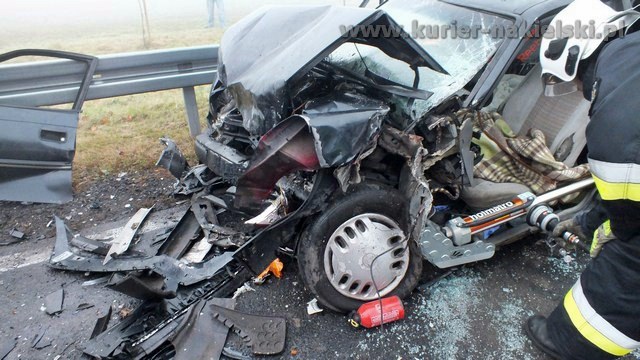 Wypadek drogowy na krajowej 10 w Minikowie. Trzy osoby poszkodowane