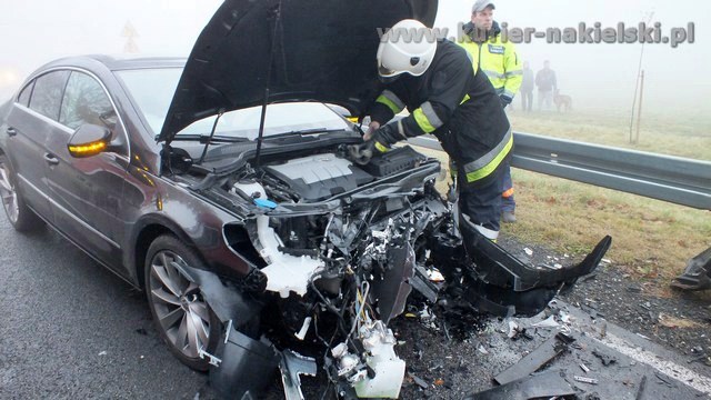 Wypadek drogowy na krajowej 10 w Minikowie. Trzy osoby poszkodowane
