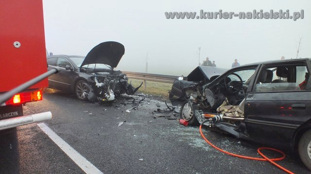 Wypadek drogowy na krajowej 10 w Minikowie. Trzy osoby poszkodowane