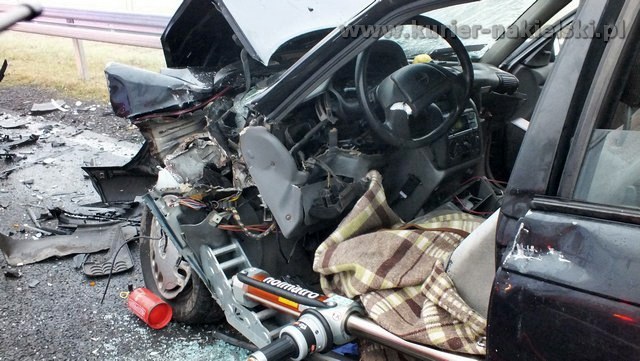 Wypadek drogowy na krajowej 10 w Minikowie. Trzy osoby poszkodowane