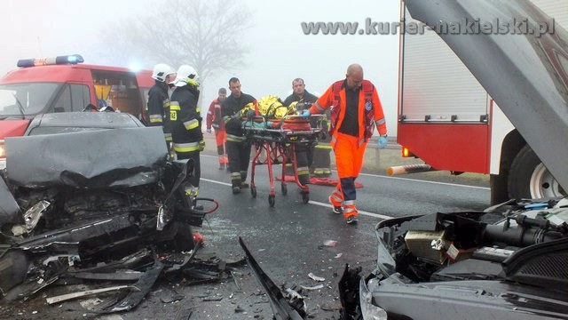 Wypadek drogowy na krajowej 10 w Minikowie. Trzy osoby poszkodowane