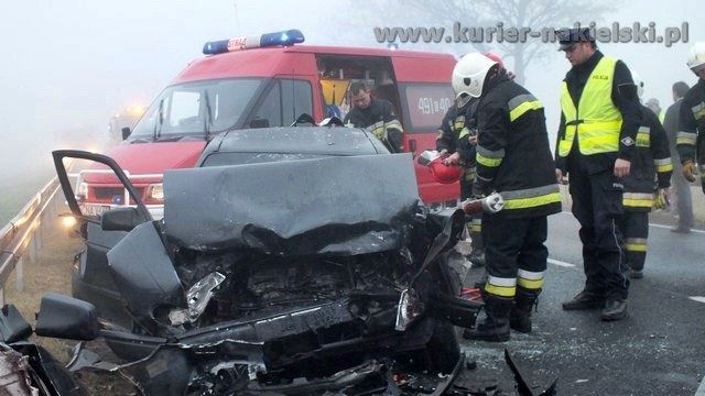 Wypadek drogowy na krajowej 10 w Minikowie. Trzy osoby poszkodowane