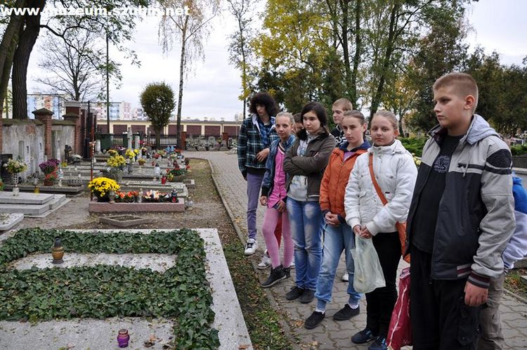 Uczniowie z jedynki szlakiem pamięci