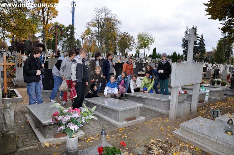 Uczniowie z jedynki szlakiem pamięci