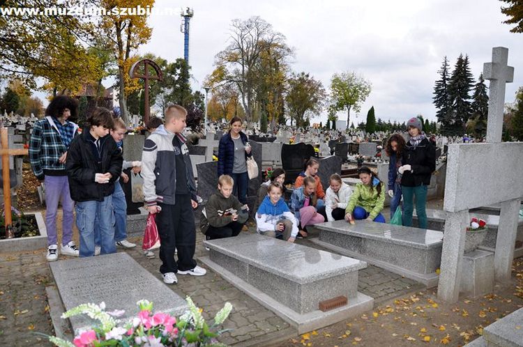 Uczniowie z jedynki szlakiem pamięci