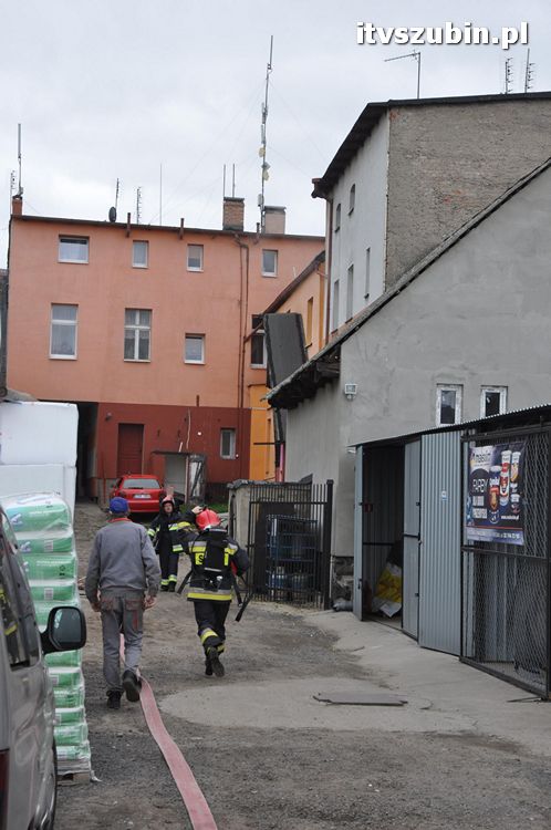 Spalił się fotel w budynku wielorodzinnym