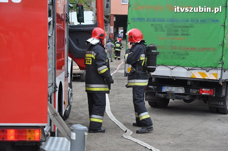 Spalił się fotel w budynku wielorodzinnym