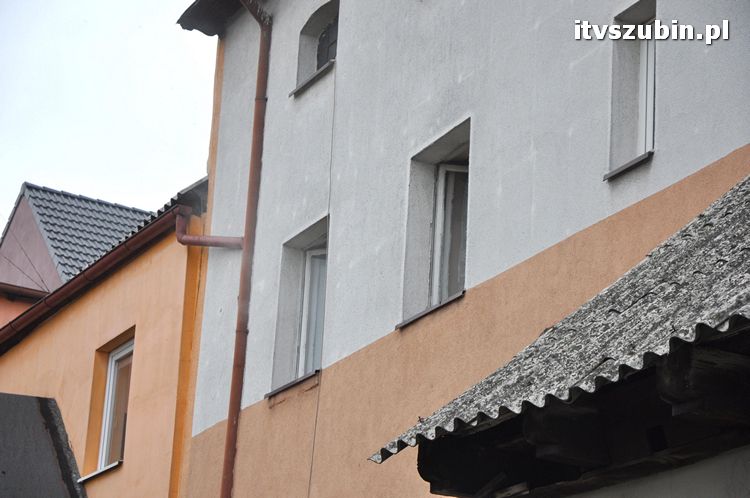 Spalił się fotel w budynku wielorodzinnym
