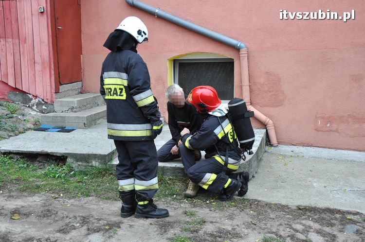 Spalił się fotel w budynku wielorodzinnym