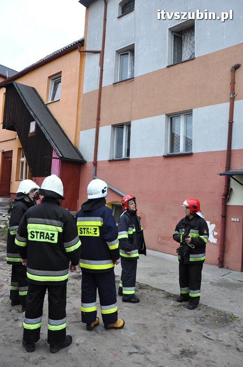 Spalił się fotel w budynku wielorodzinnym