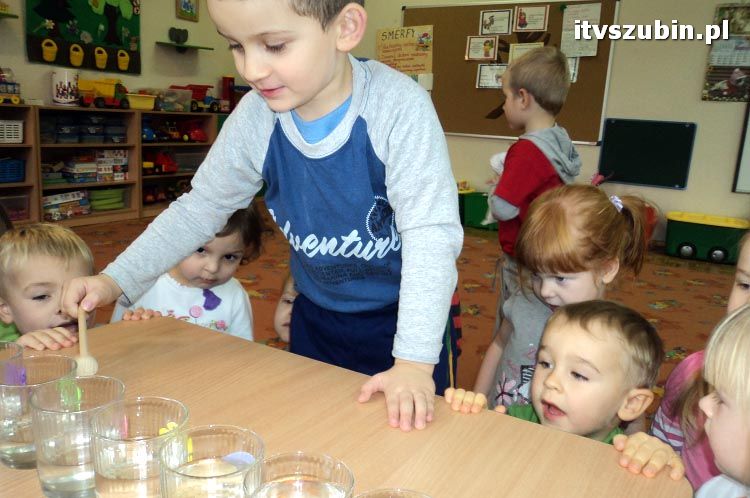 ?Nauczyciel tylko otwiera drzwi do wiedzy, wejść musisz sam?