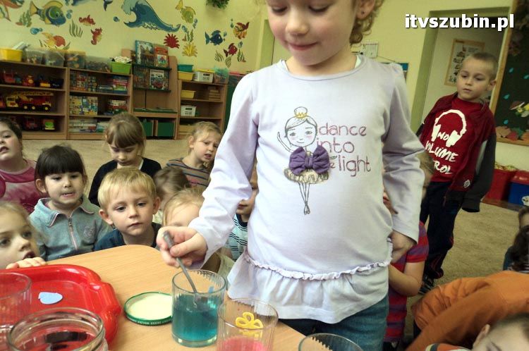 ?Nauczyciel tylko otwiera drzwi do wiedzy, wejść musisz sam?