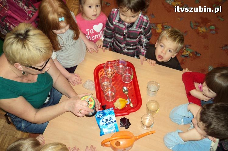 ?Nauczyciel tylko otwiera drzwi do wiedzy, wejść musisz sam?