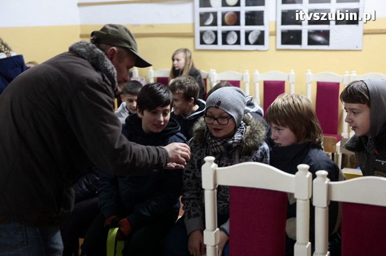 Uczniowie kasy VIa z Zespołu Szkół w Szubinie podróżowali do gwiazd w Niedźwiadach
