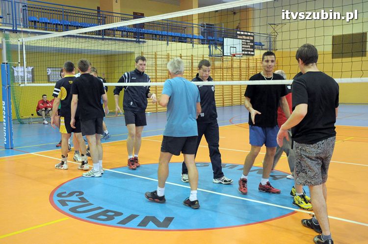 Turniej Piłki Siatkowej o puchar Dyrektora MZOSiR w Szubinie