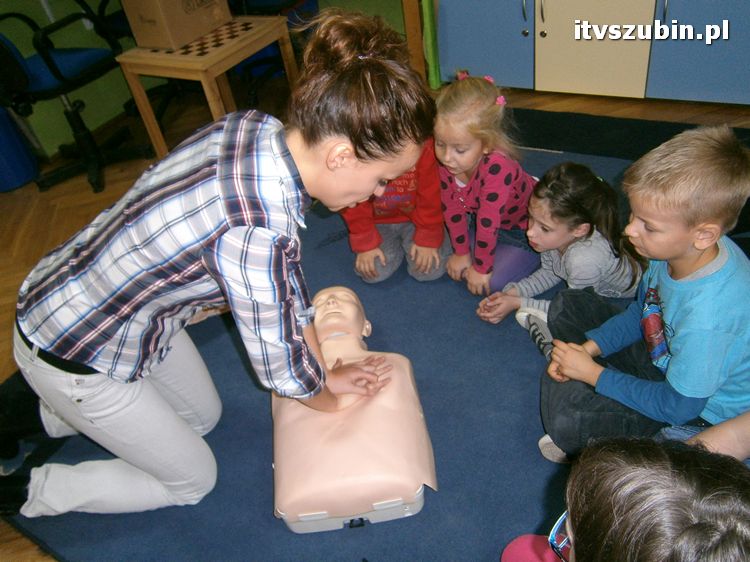 Szkolenie z udzielania pierwszej pomoc dla dzieci z szubińskiej dwójki