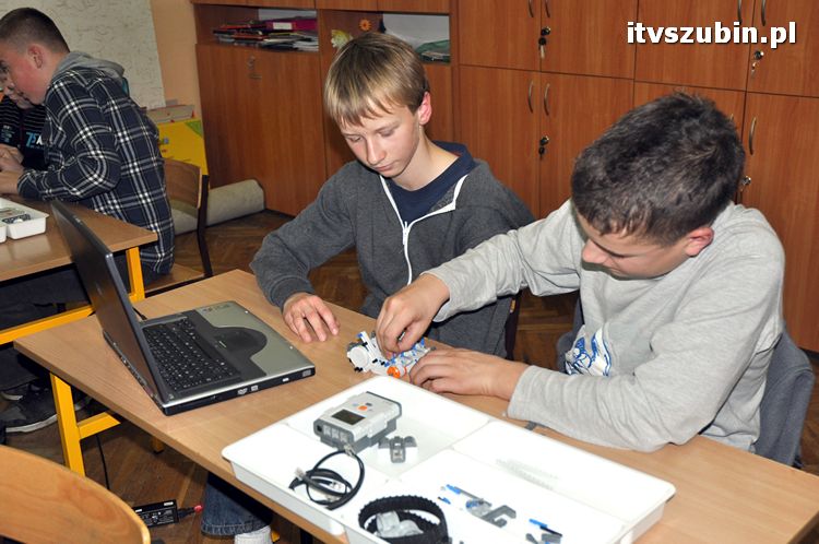 Ożywiamy roboty - kurs robotyki dla uczniów szubińskich podstawówek i gimnazjów