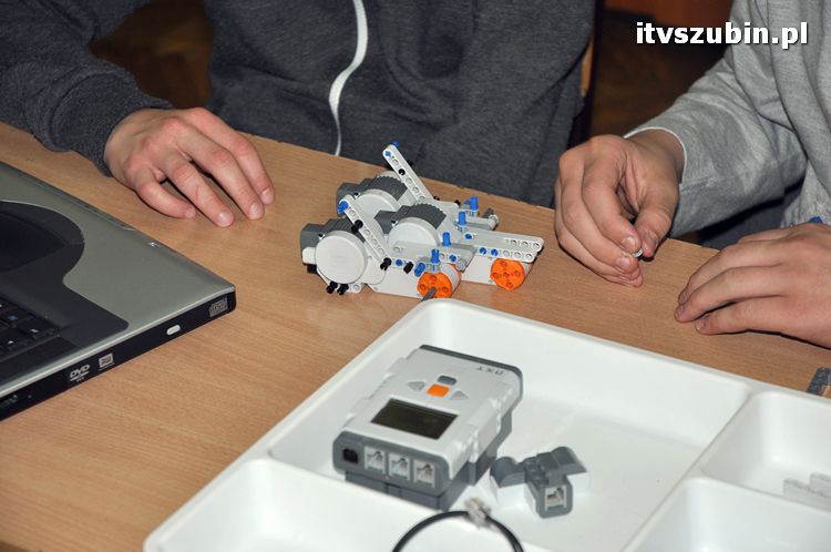 Ożywiamy roboty - kurs robotyki dla uczniów szubińskich podstawówek i gimnazjów