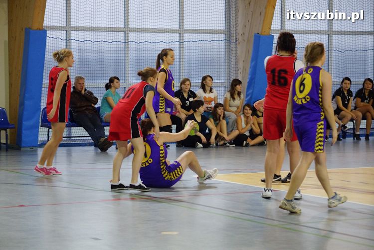 Dziewczęta z szubińskiego liceum mistrzyniami powiatu w piłce ręcznej