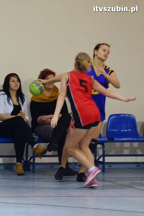 Dziewczęta z szubińskiego liceum mistrzyniami powiatu w piłce ręcznej