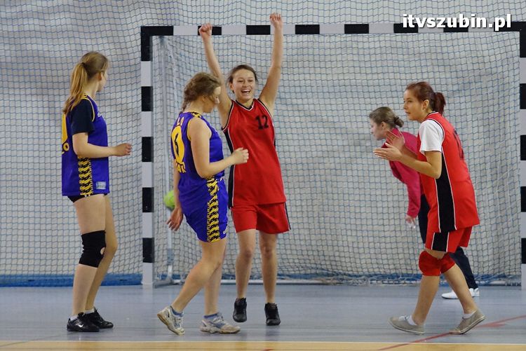 Dziewczęta z szubińskiego liceum mistrzyniami powiatu w piłce ręcznej