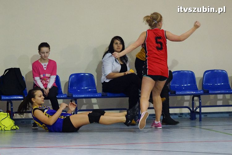 Dziewczęta z szubińskiego liceum mistrzyniami powiatu w piłce ręcznej