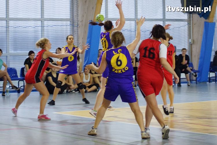 Dziewczęta z szubińskiego liceum mistrzyniami powiatu w piłce ręcznej