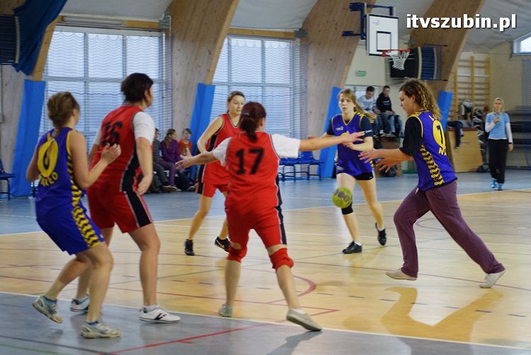 Dziewczęta z szubińskiego liceum mistrzyniami powiatu w piłce ręcznej