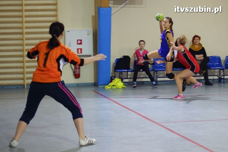Dziewczęta z szubińskiego liceum mistrzyniami powiatu w piłce ręcznej