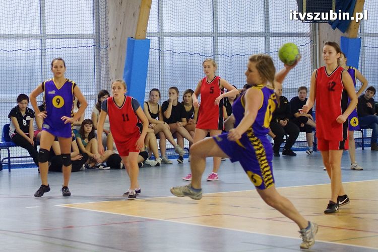 Dziewczęta z szubińskiego liceum mistrzyniami powiatu w piłce ręcznej